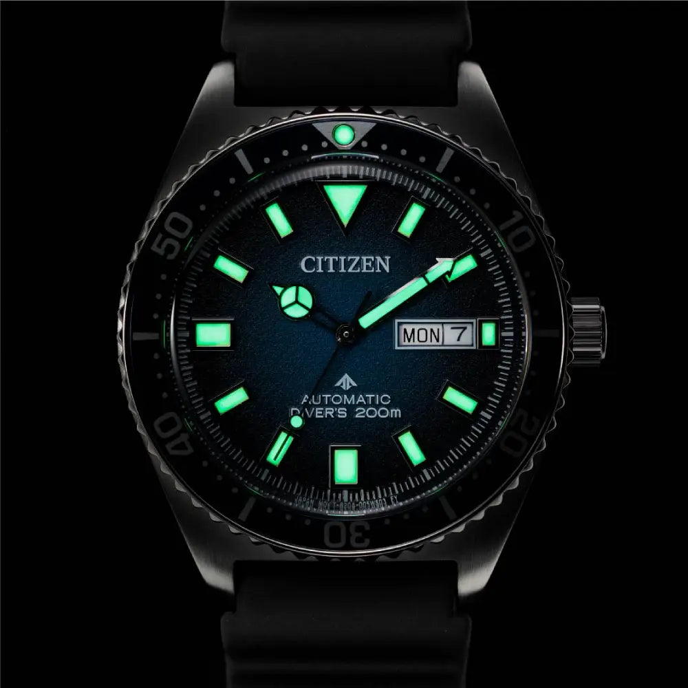Citizen Promaster NY0129-07L diver watch strap and buckle detail
