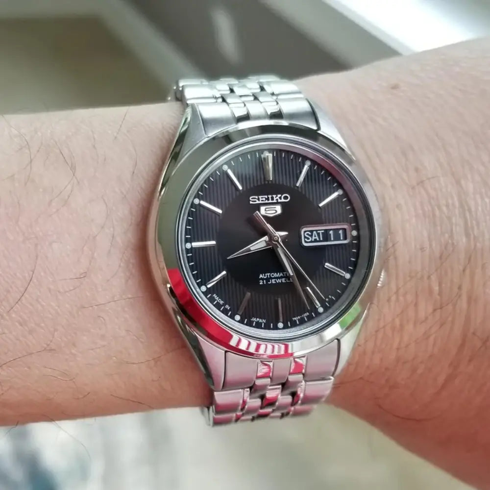 Seiko 5 SNKL23J1 black dial and day-date window close-up