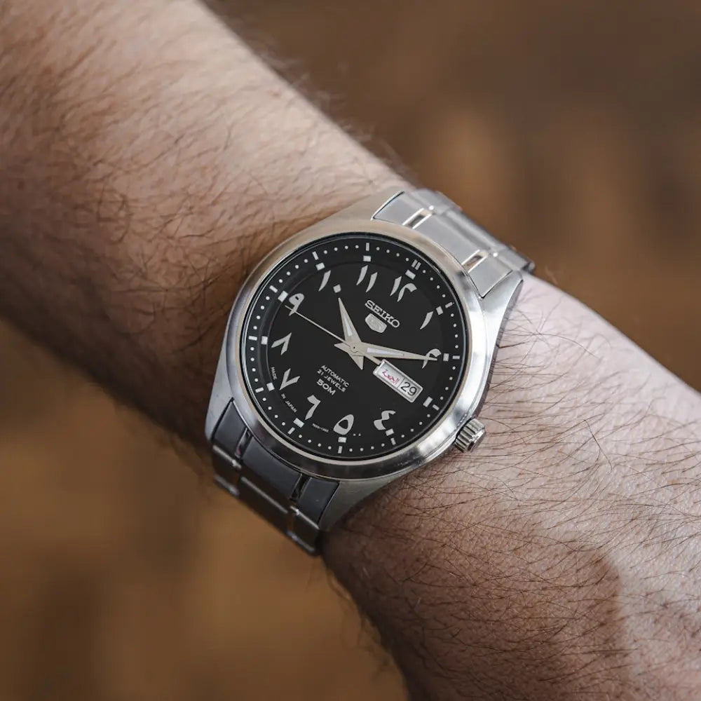 Seiko 5 SNKP21J1 black Arabic numeral dial close-up