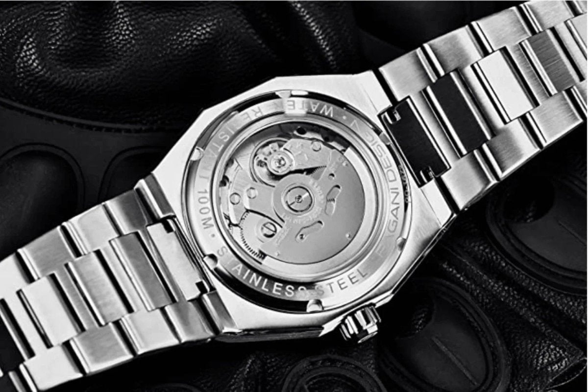 Pagani Design PD-1673 white dial on integrated stainless-steel bracelet — image 4